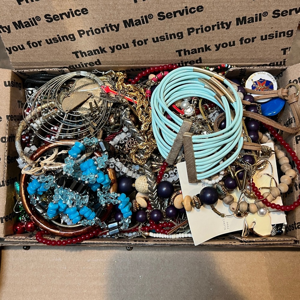2.6 Lbs Craft Jewelry Lot Broken Repair Repurpose Wearable Harvest Resell - Picture 4 of 8